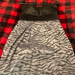 Black/Purplish Gray Zebra Print Dress Size 11